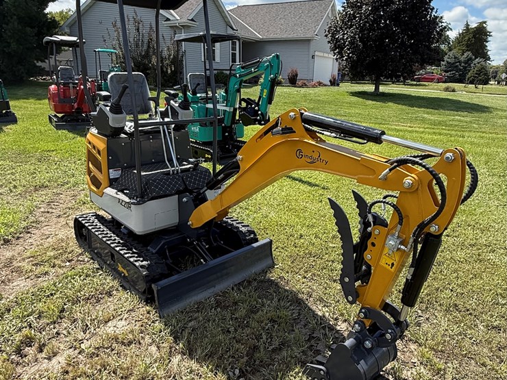 #609-•-2025-cfg-industrial-xz20r-hydraulic-track-type-mini-excavator-image-9
