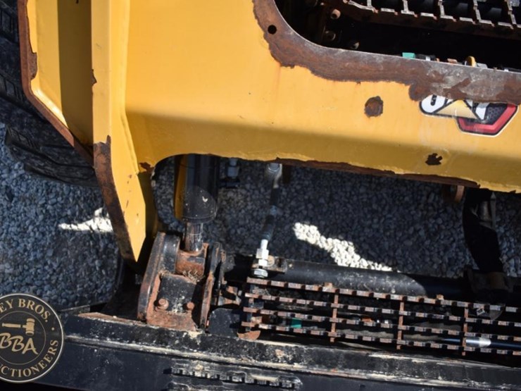 2019-caterpillar-242d3-image-44