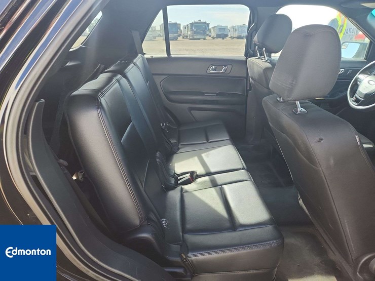 2016-ford-explorer-image-21