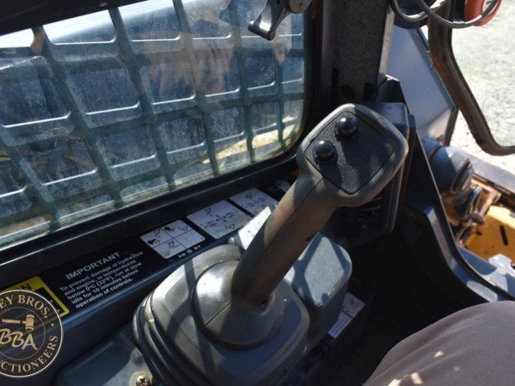 2021-deere-325g-image-74