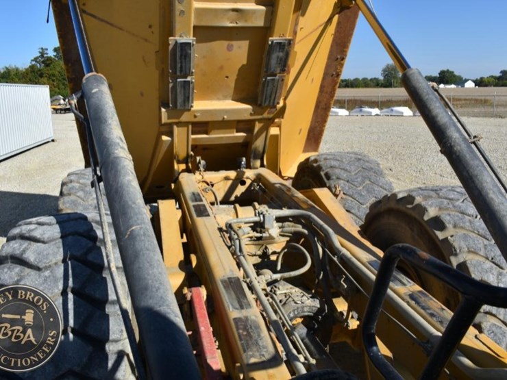 2011-caterpillar-740b-image-54
