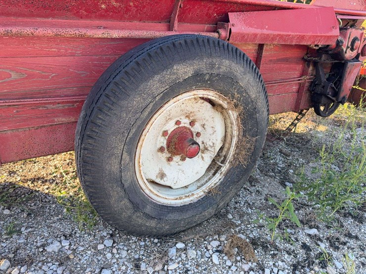 international-manure-spreader-image-17