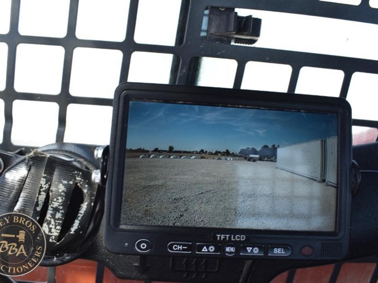 2017-kubota-ssv65-image-90