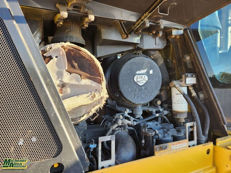 2015-komatsu-d65px-image-35
