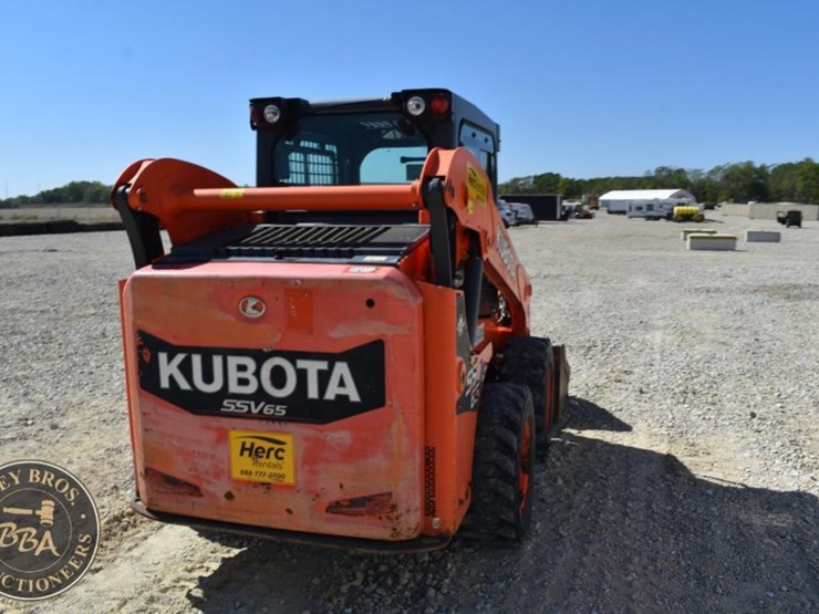 2017-kubota-ssv65-image-44