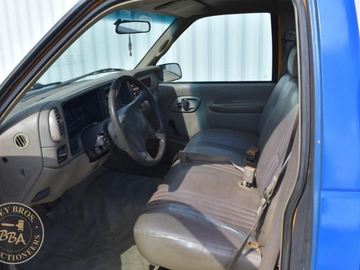 2000-chevrolet-3500-image-32