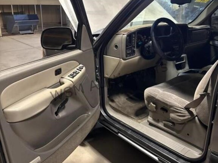 2001-chevrolet-tahoe-image-27