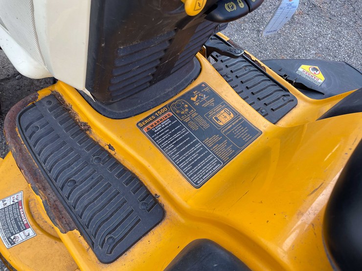 #3103-•-cub-cadet-riding-lawn-mower-(o3)-image-8