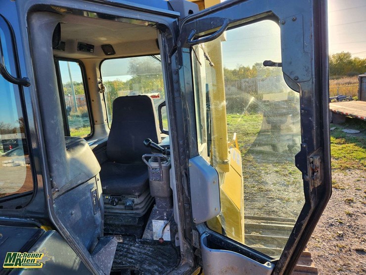 2015-komatsu-d65px-image-17