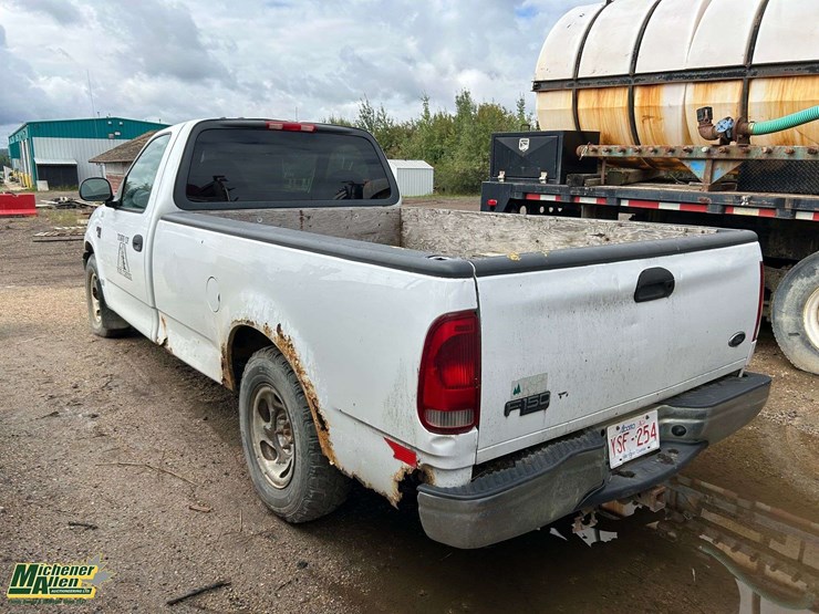 2004-ford-f150-xl-image-2
