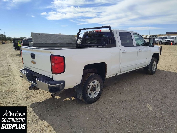 2017-chevrolet-silverado-2500hd-image-4