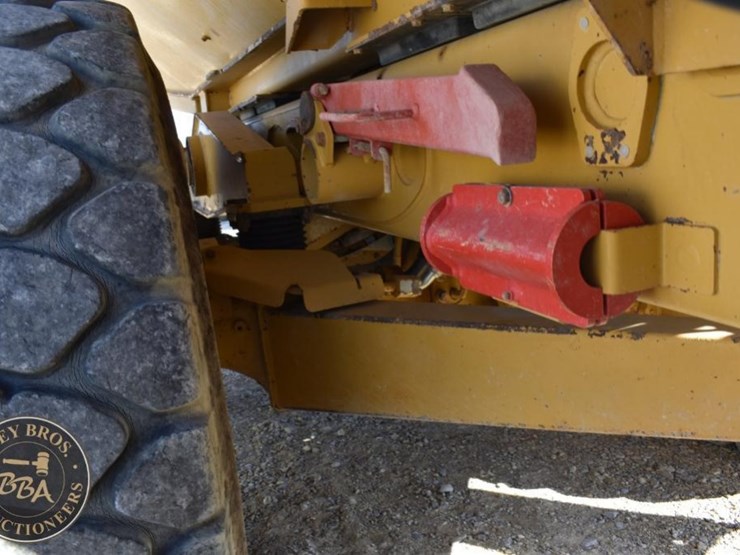 2012-caterpillar-740b-image-57