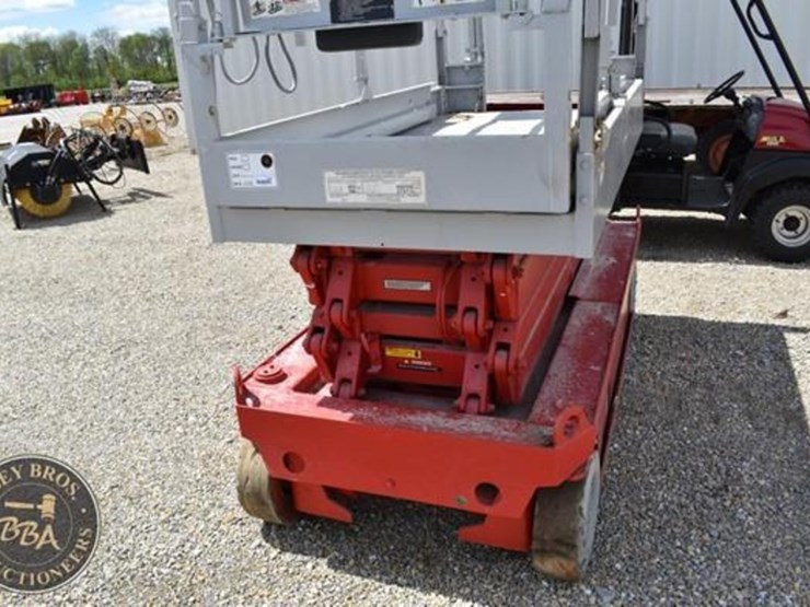 electric-scissor-lift-37988-image-2