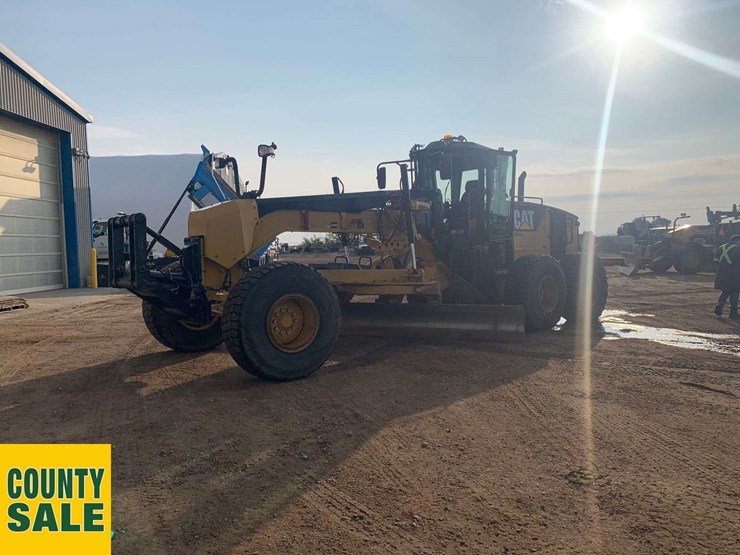 2015-caterpillar-14m-image-1
