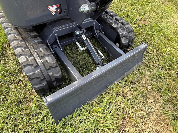 #602-•-2025-cfg-industrial-mx15r-hydraulic-track-type-mini-excavator-image-4