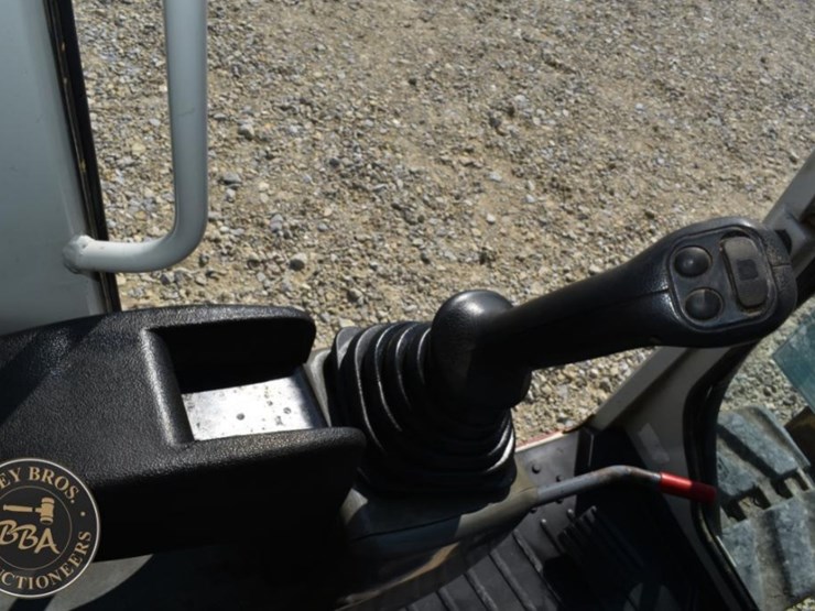 2018-takeuchi-tb290-image-21