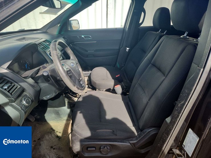 2016-ford-explorer-image-13