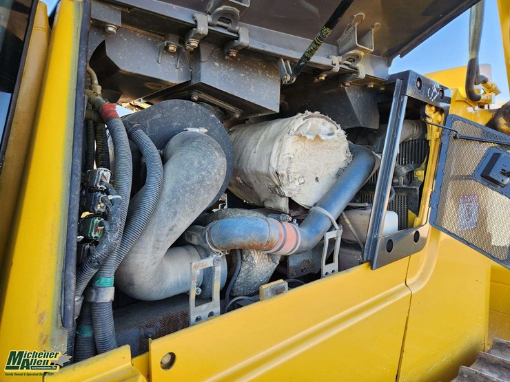 2015-komatsu-d65px-image-37