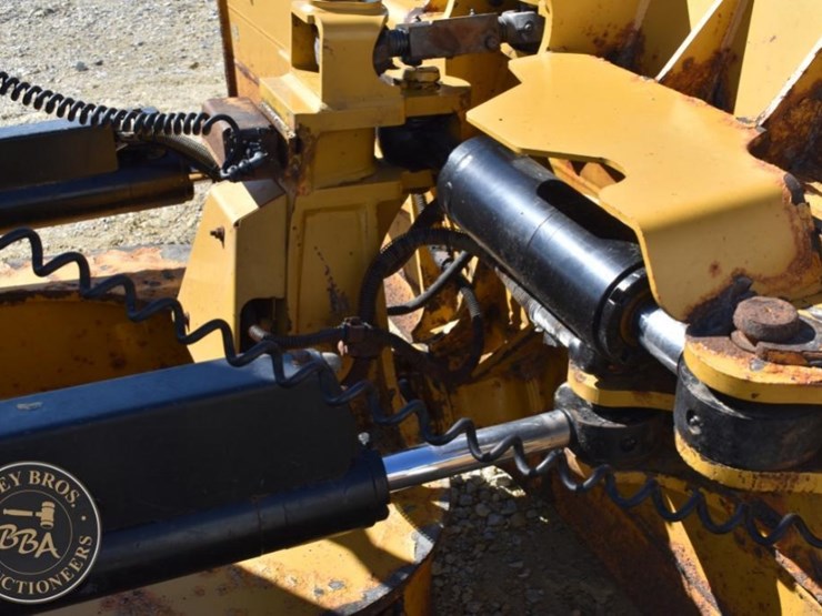 2020-caterpillar-d6n-lgp-image-49