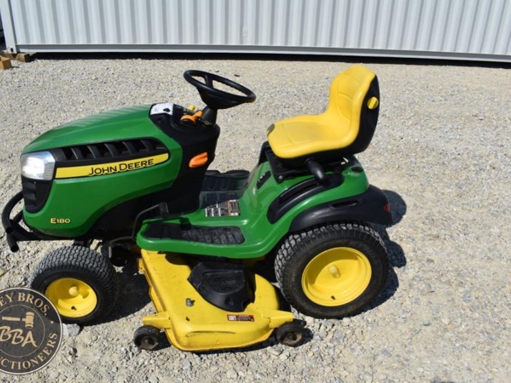 john-deere-e180-image-2