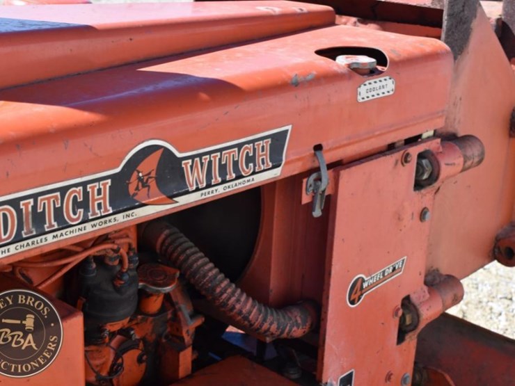 ditch-witch-r65-image-19