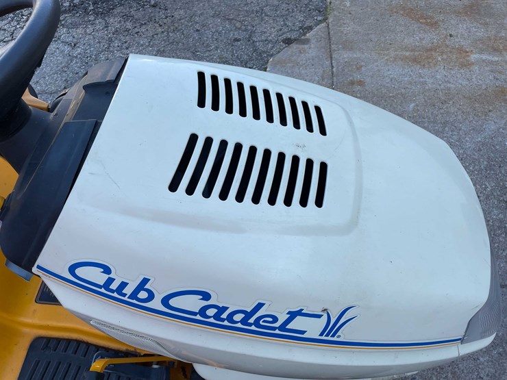 #3103-•-cub-cadet-riding-lawn-mower-(o3)-image-14