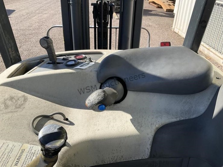 crown-3000-series-electric-order-picker-image-14