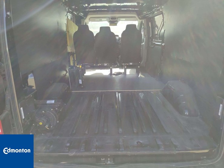 2015-ford-transit-image-16