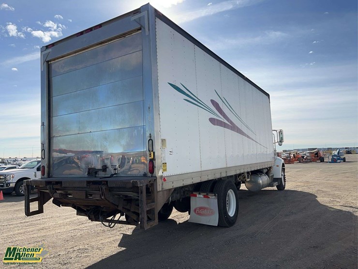 2009-peterbilt-335-image-4