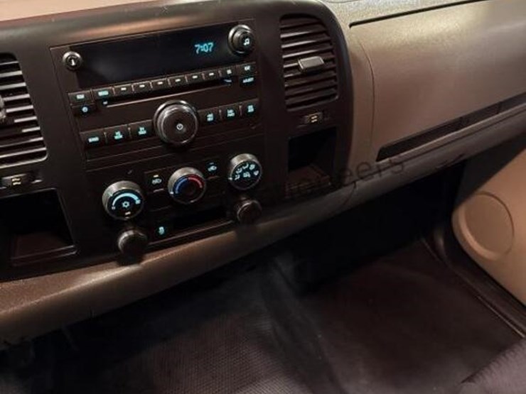 2013-chevrolet-silverado-1500-image-21