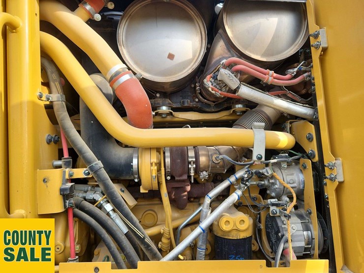2020-caterpillar-150-awd-image-14