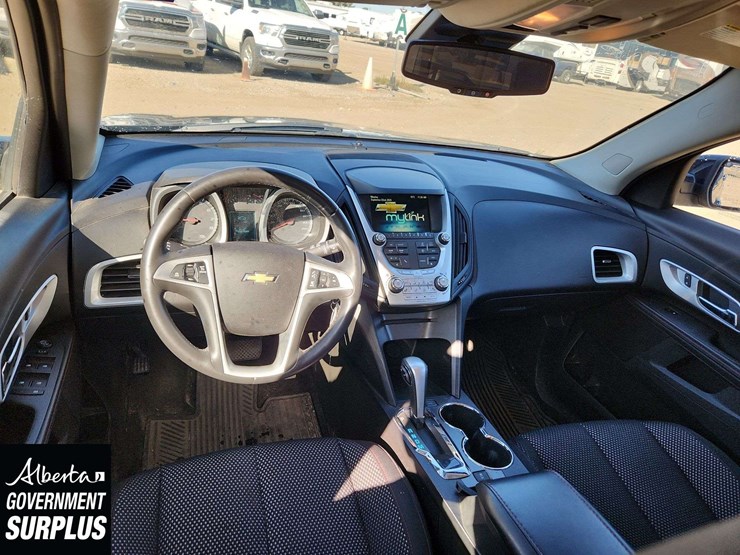 2015-chevrolet-equinox-lt-image-16