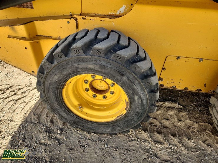 deere-326e-image-26