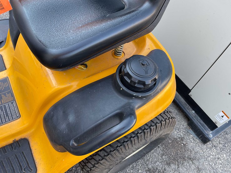 #3103-•-cub-cadet-riding-lawn-mower-(o3)-image-10