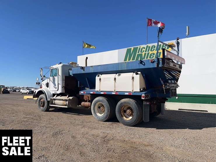 2001-freightliner-fld112-image-3