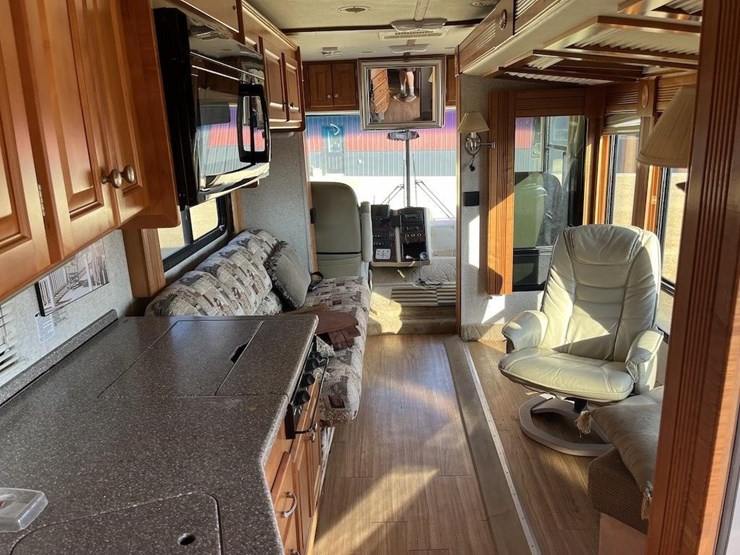 2005-gulf-stream-sun-voyager-motorhome-image-7