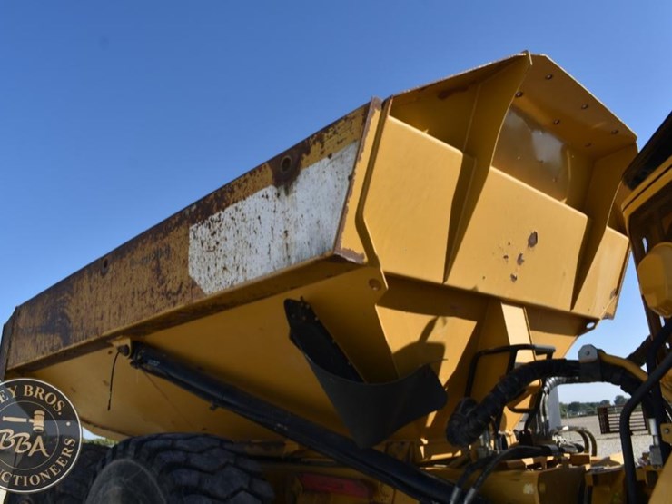 2011-caterpillar-740b-image-40