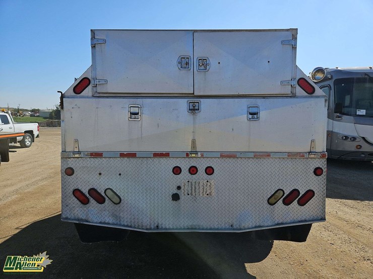 2011-ford-f550-image-21