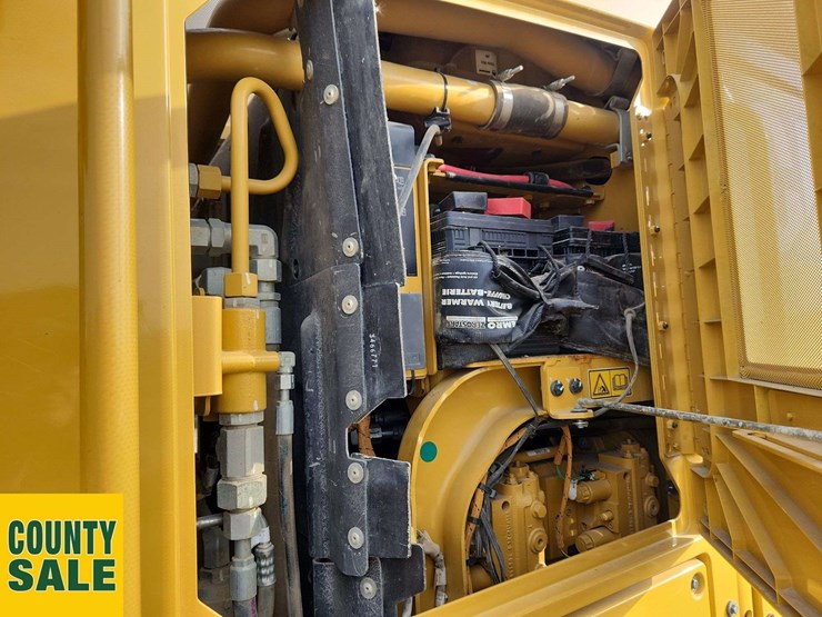 2020-caterpillar-150-awd-image-17