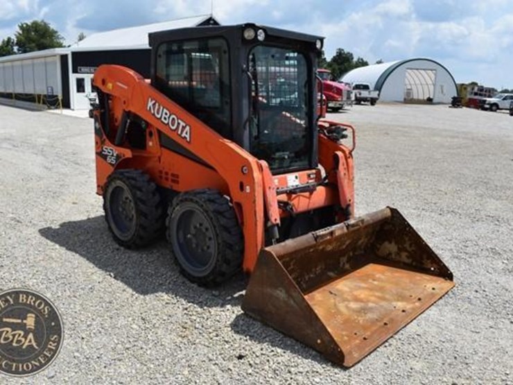 2017-kubota-ssv65-image-17