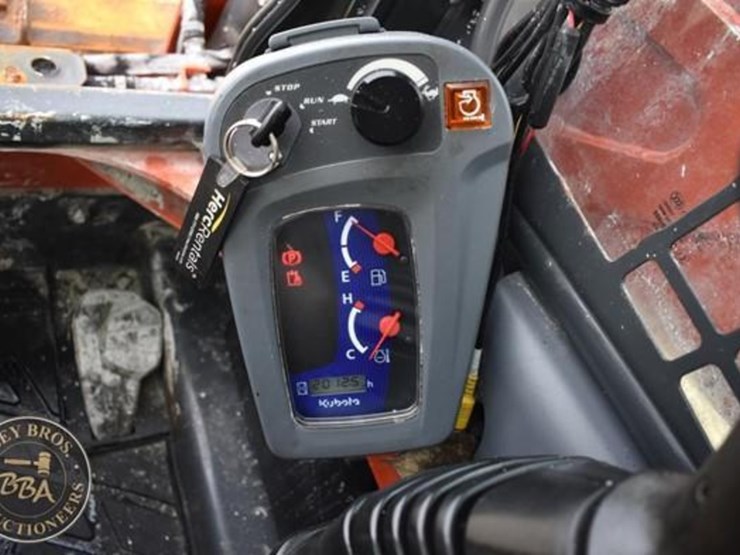 2017-kubota-ssv65-image-39