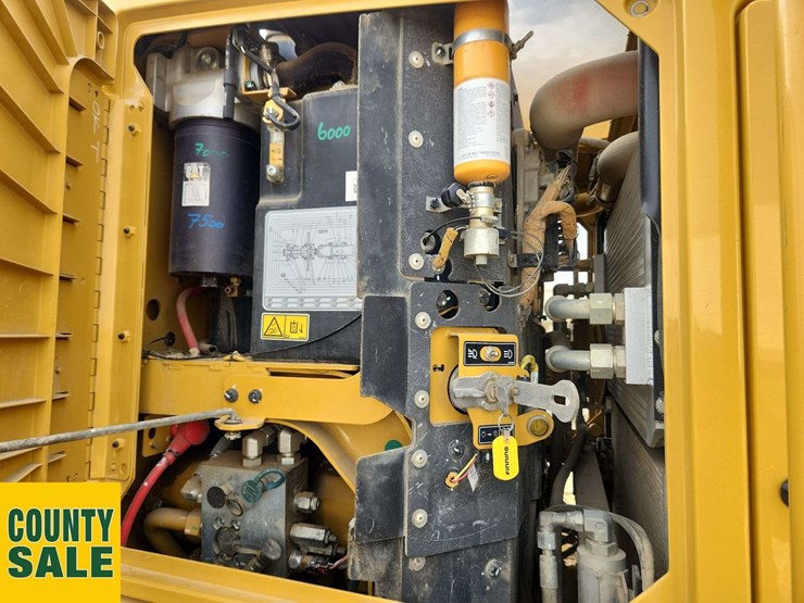 2020-caterpillar-150-awd-image-11