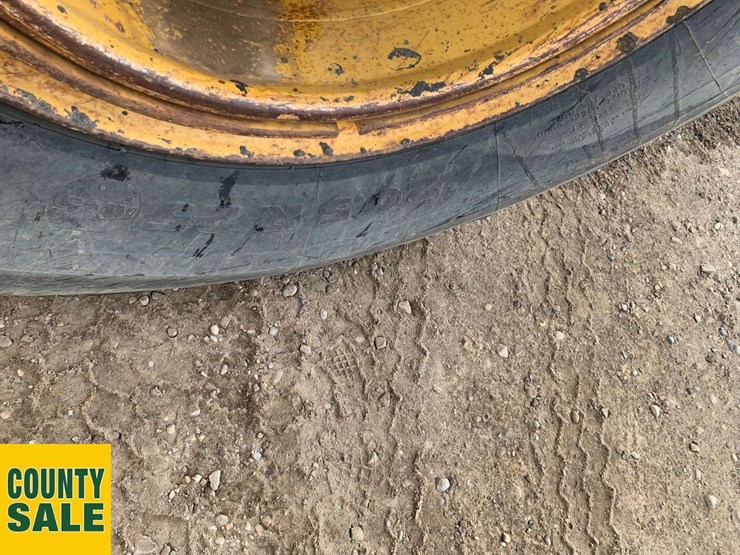 2015-caterpillar-14m-image-19