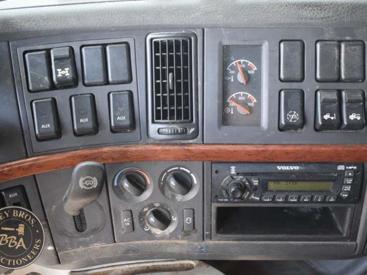 2009-volvo-vnl64t630-image-26