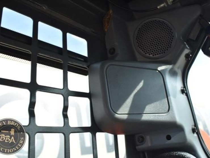 2020-kubota-ssv65-image-49