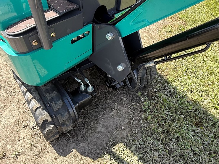 #604-•-2025-cfg-industrial-qk16r-hydraulic-track-type-mini-excavator-image-4