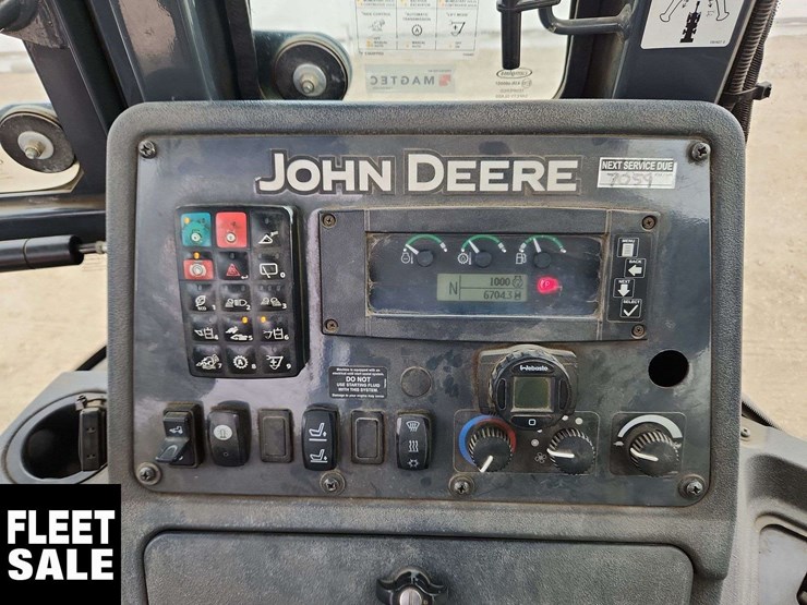 2015-deere-410l-image-9