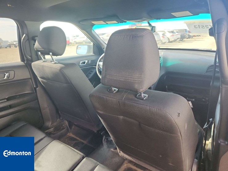 2016-ford-explorer-image-22