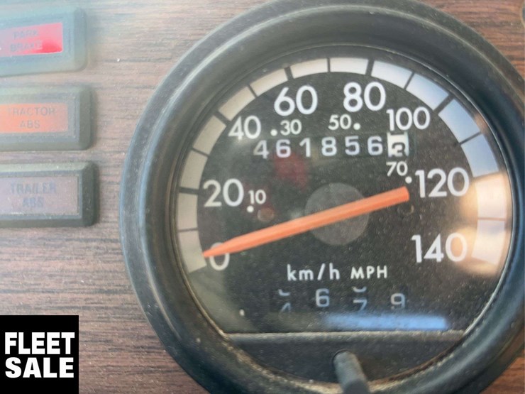 2001-freightliner-fld112-image-25