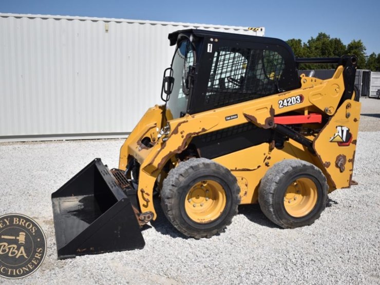 2019-caterpillar-242d3-image-5